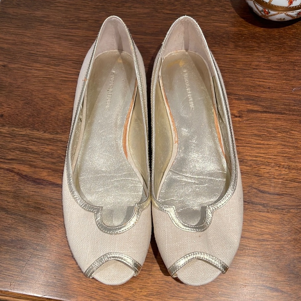 Banana Republic Linen Flats